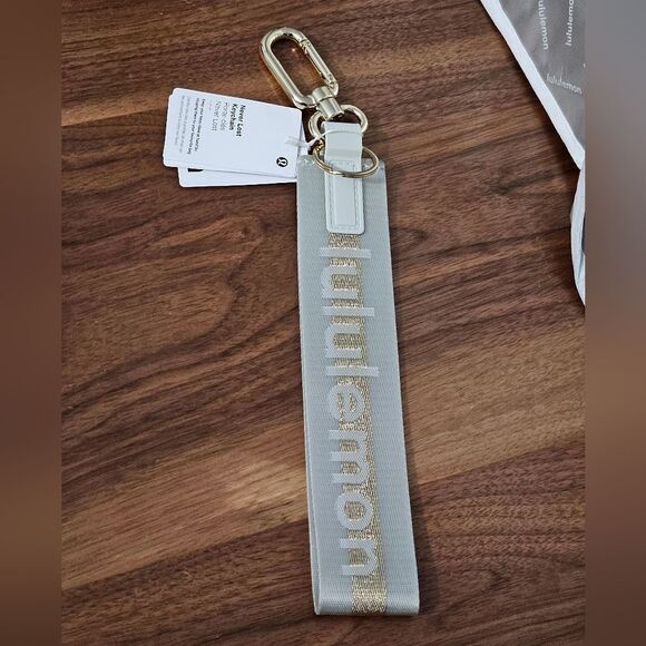 Lululemon, Set of 2 Small silver Shopping Bags & 1 Vapor & Gold Keychain. NWT - Picture 4 of 4